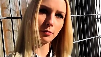 Teen-Blondine Bekommt Gesichtsbehandlung-Abspritz